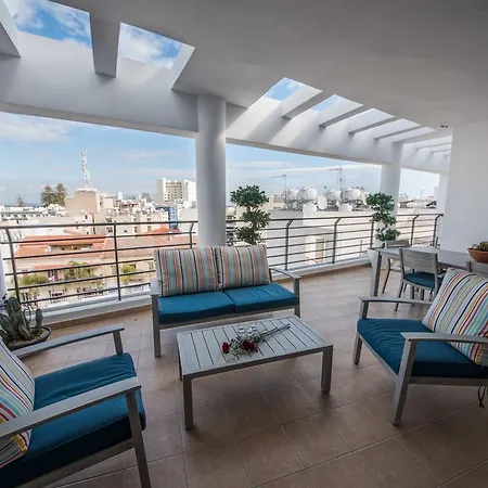 Skylight Megaron * לרנקה