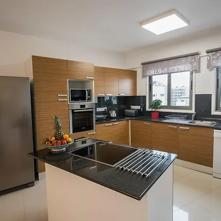 Skylight Megaron Apartment *